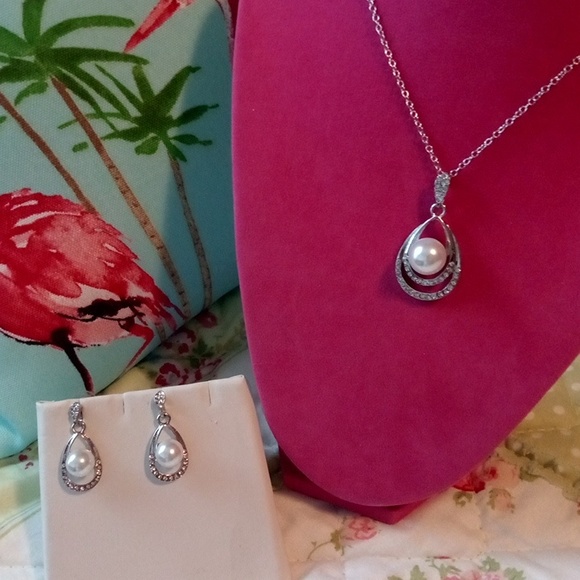 New Silver Pearl Set - Picture 6 of 8